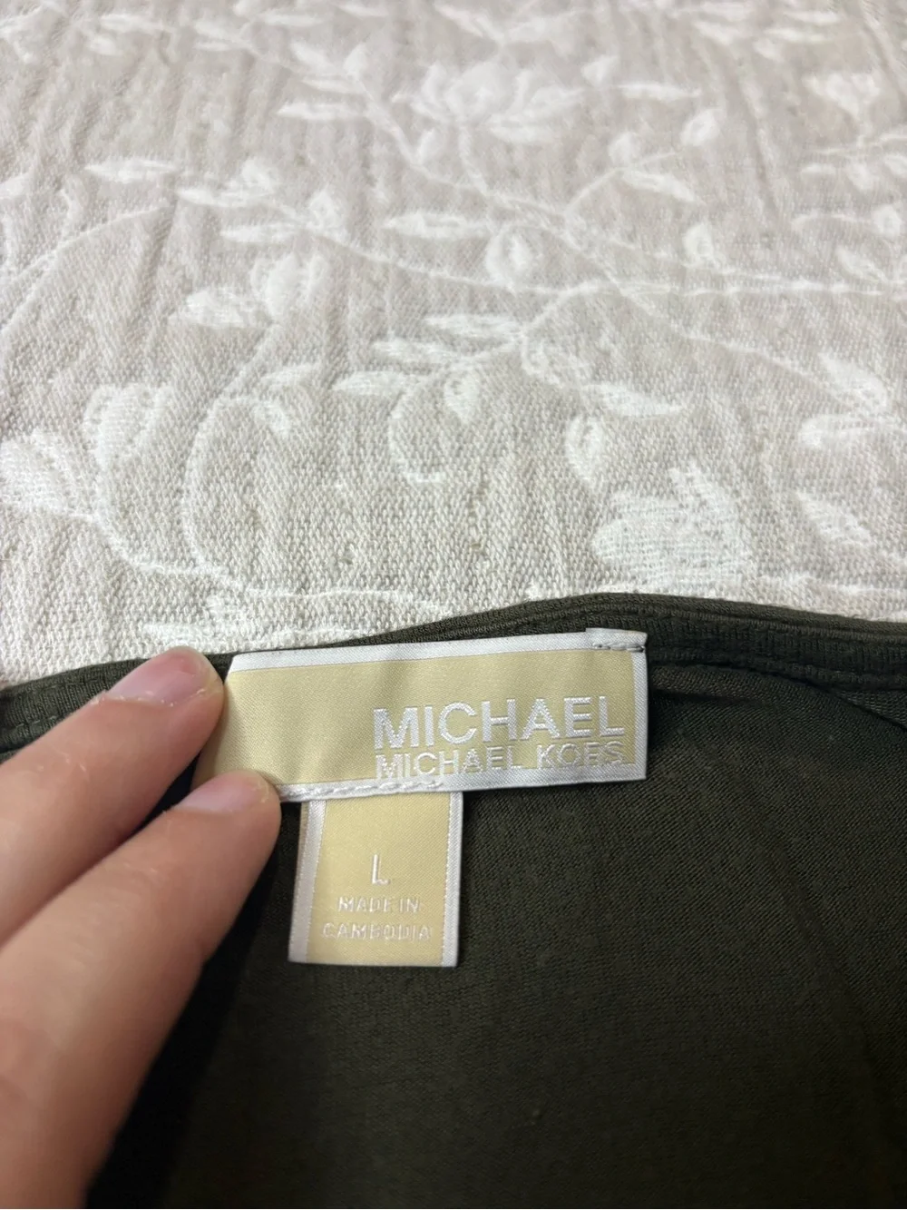 Michael Kors Women's Olive Green Sleeveless V- Neck Tank Top Blouse Size Large